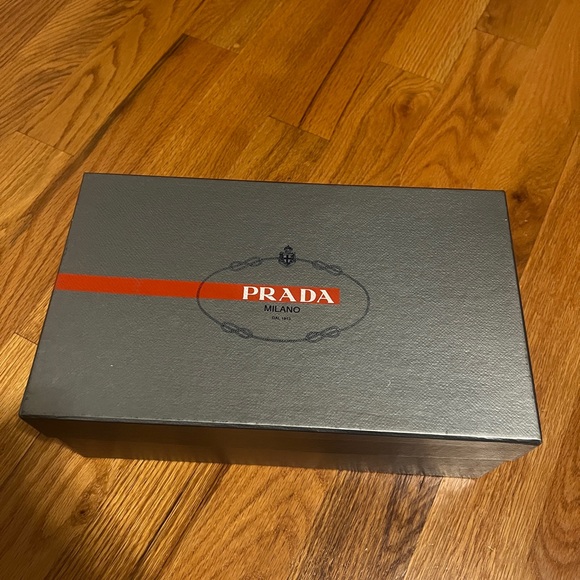 Prada - Picture 6 of 6